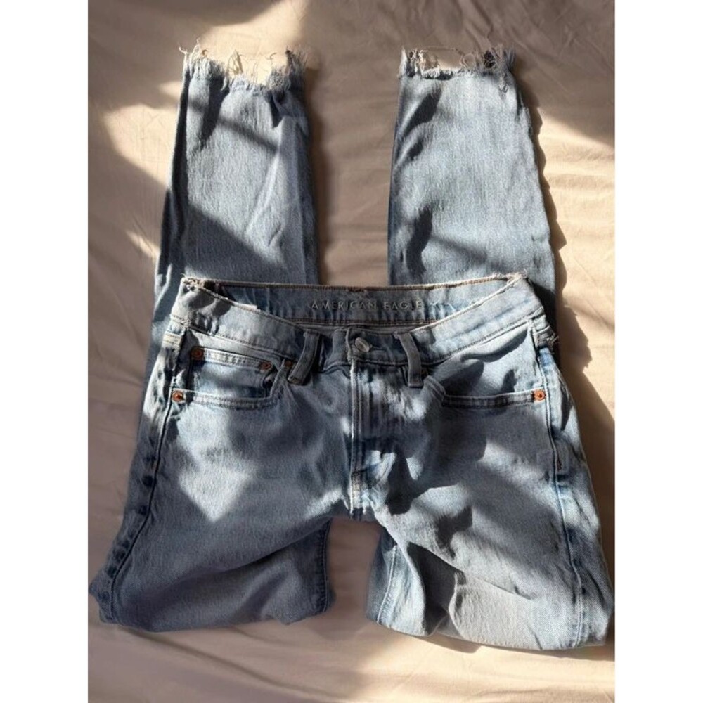 American Eagle Light Wash Jeans Size 6 Regular – Ripped & Frayed